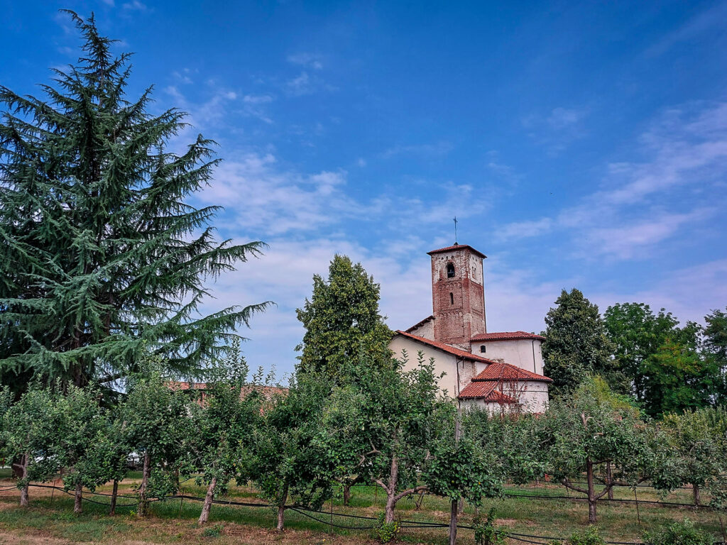 Antico meleto con Monastero sullo sfondo